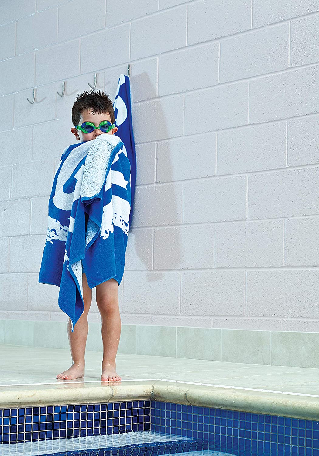 Zoggs Swimming Pool Towel, Blue, 140 x 70 cm - samawa perfumes 